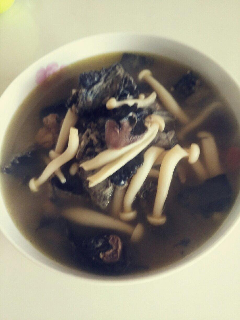 红参花胶炖乌鸡汤