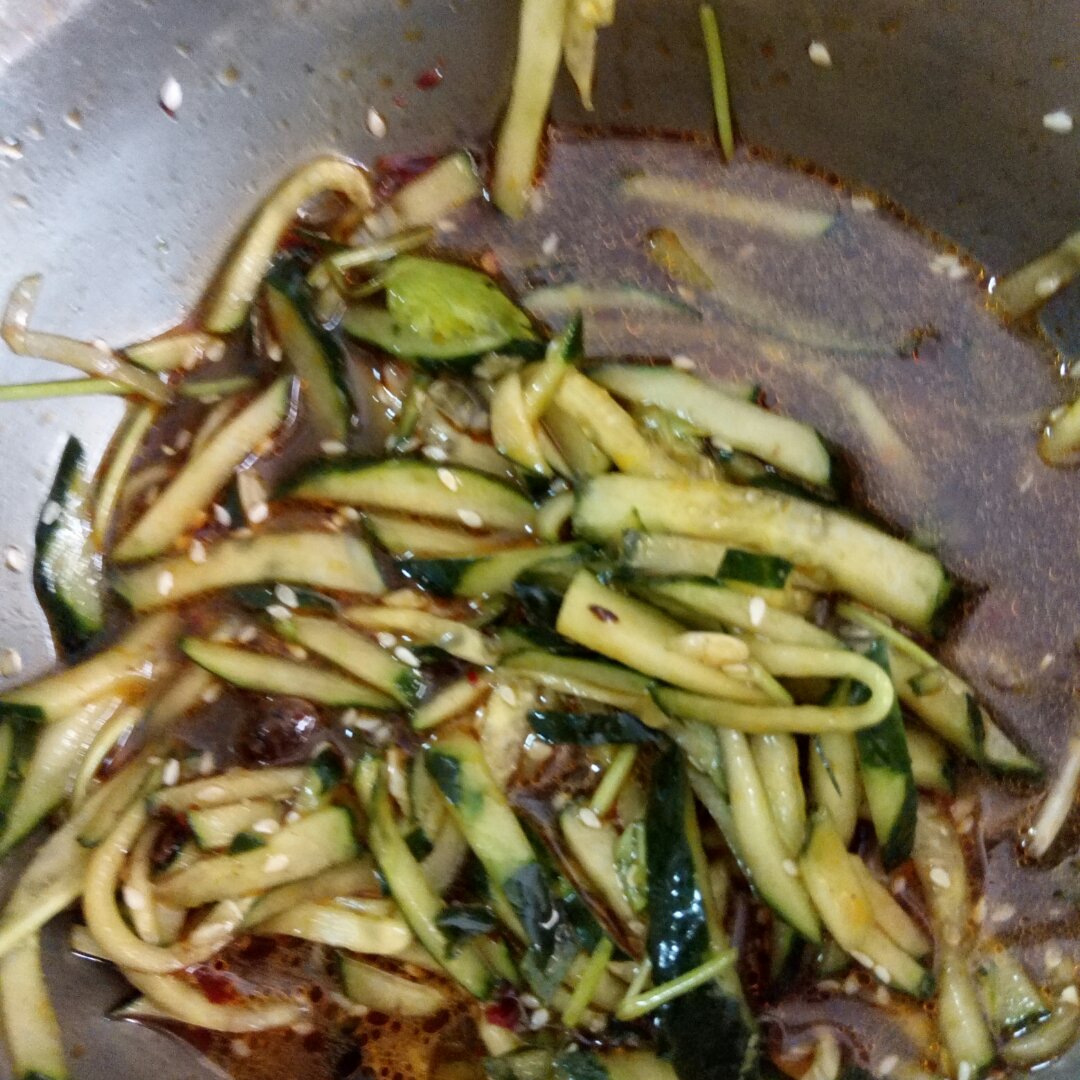 蒜泥麻汁黄瓜丝