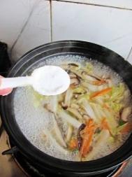 大白菜三丝豆腐汤的做法 步骤7