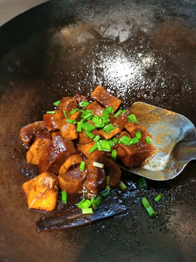 黑胡椒红烧杏鲍菇（素红烧肉）的做法 步骤5