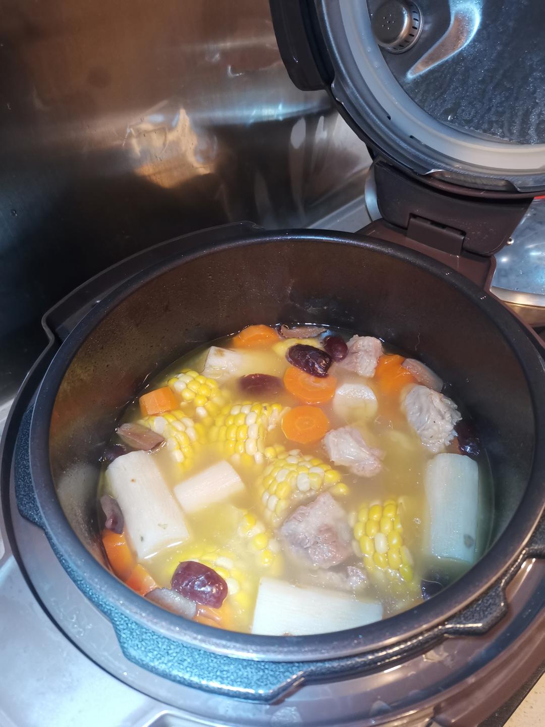 连吃三碗的玉米山药排骨汤