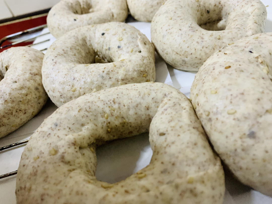 黑芝麻全麦贝果