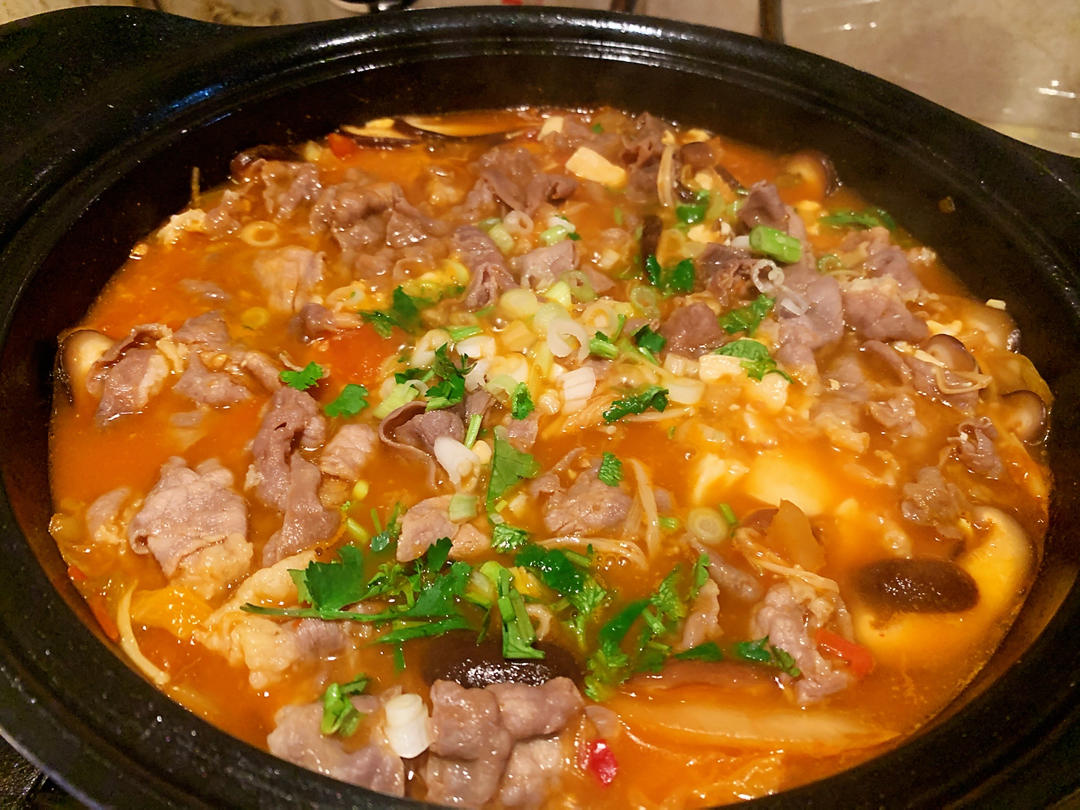 番茄泡菜肥牛锅
