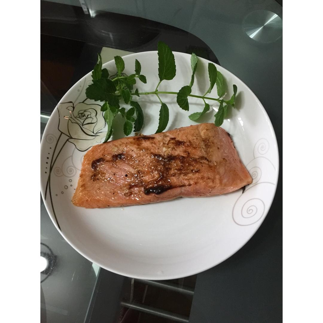 煎三文鱼
