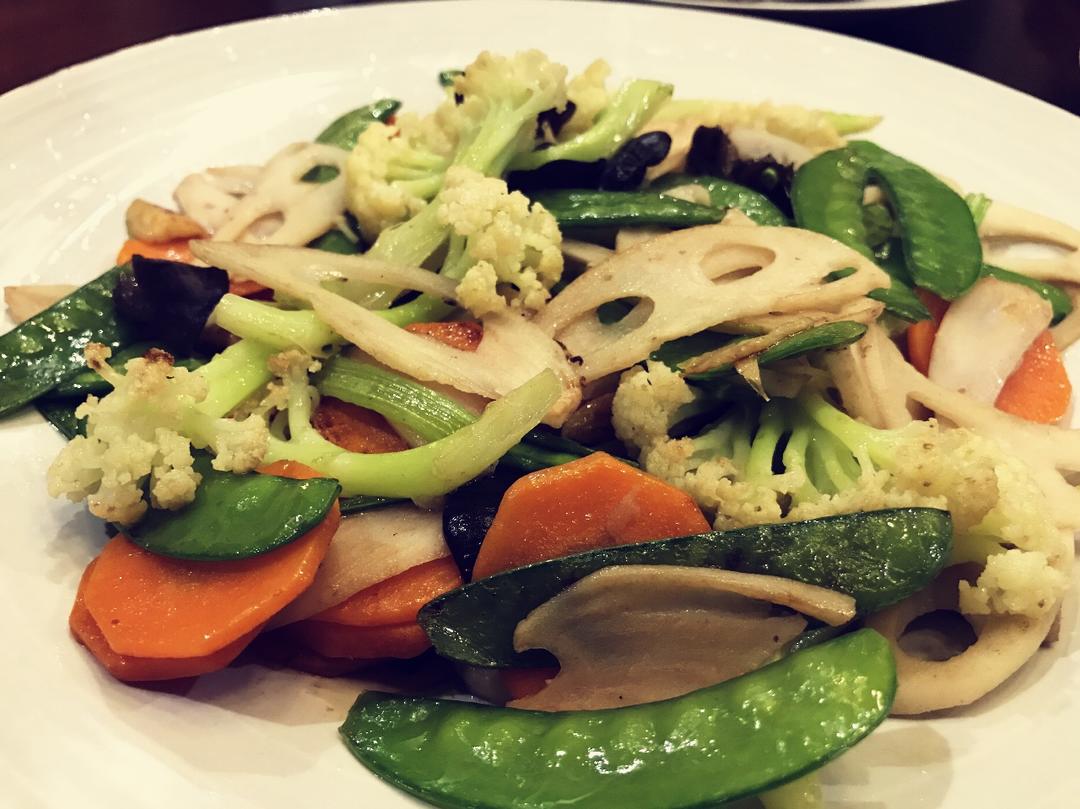 素菜也可以这么美—荷塘小炒