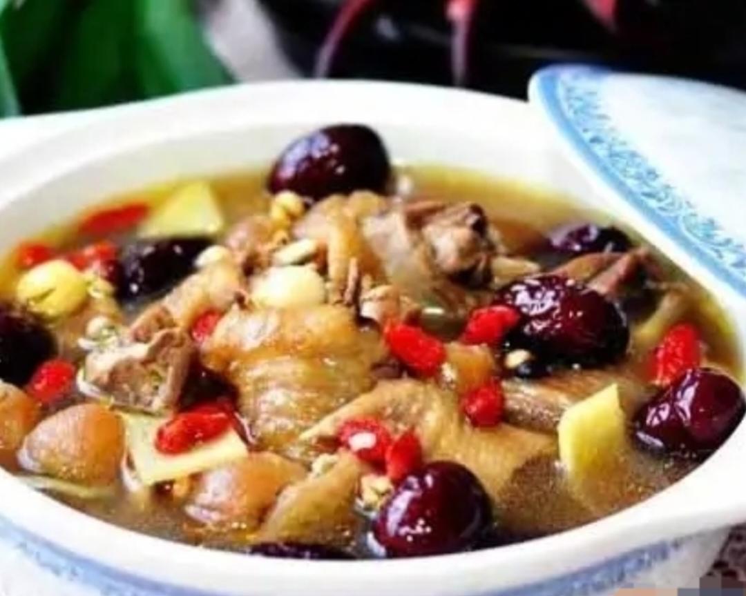 桂圆红枣炖鸡（砂锅）的做法