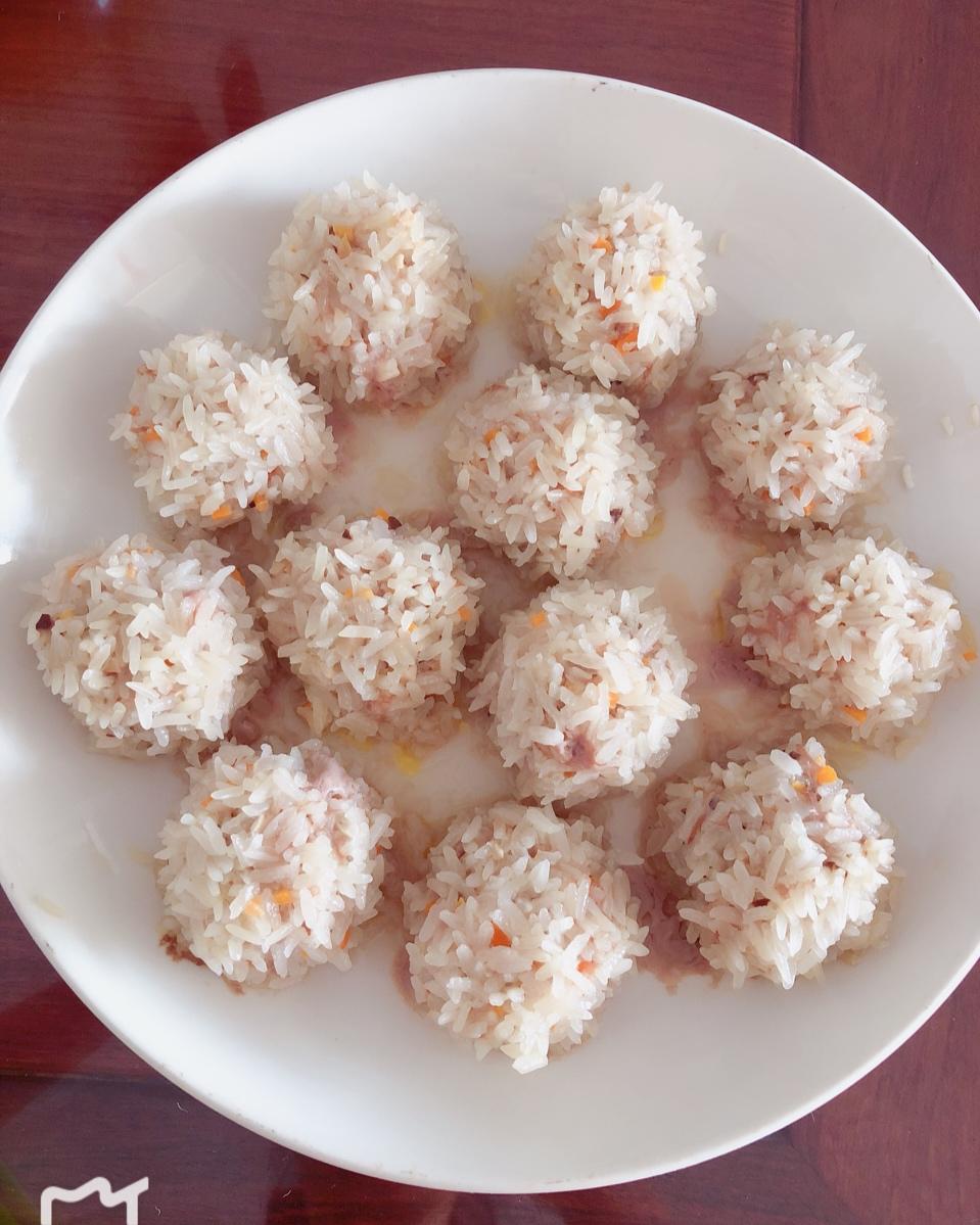 贝贝妞妞0509做的珍珠肉丸子