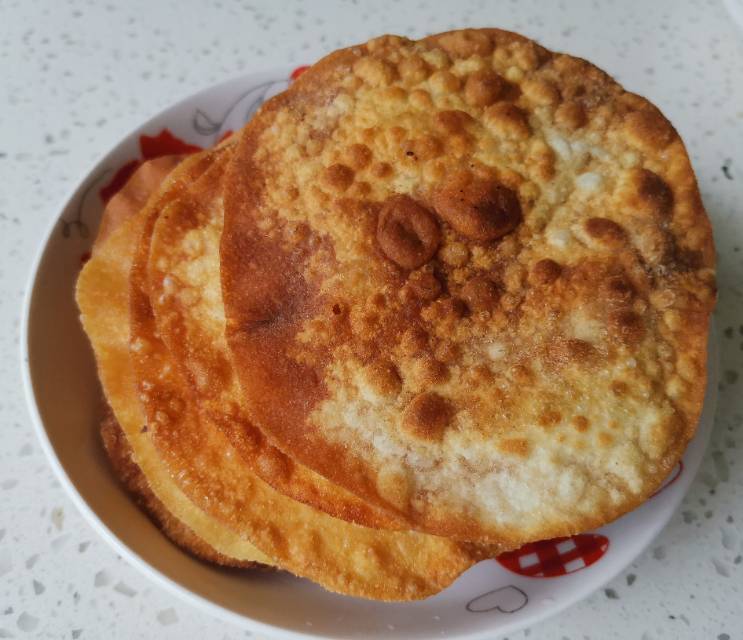 剩饺子皮最朴素的吃法—无油平底锅干烤法