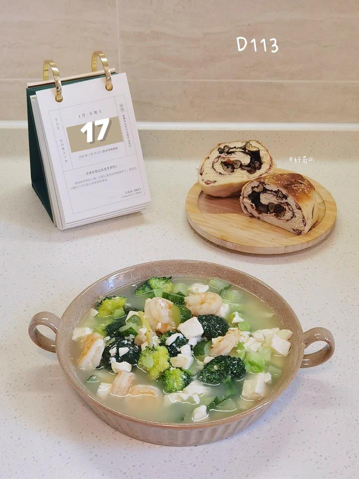 西兰花虾仁豆腐汤