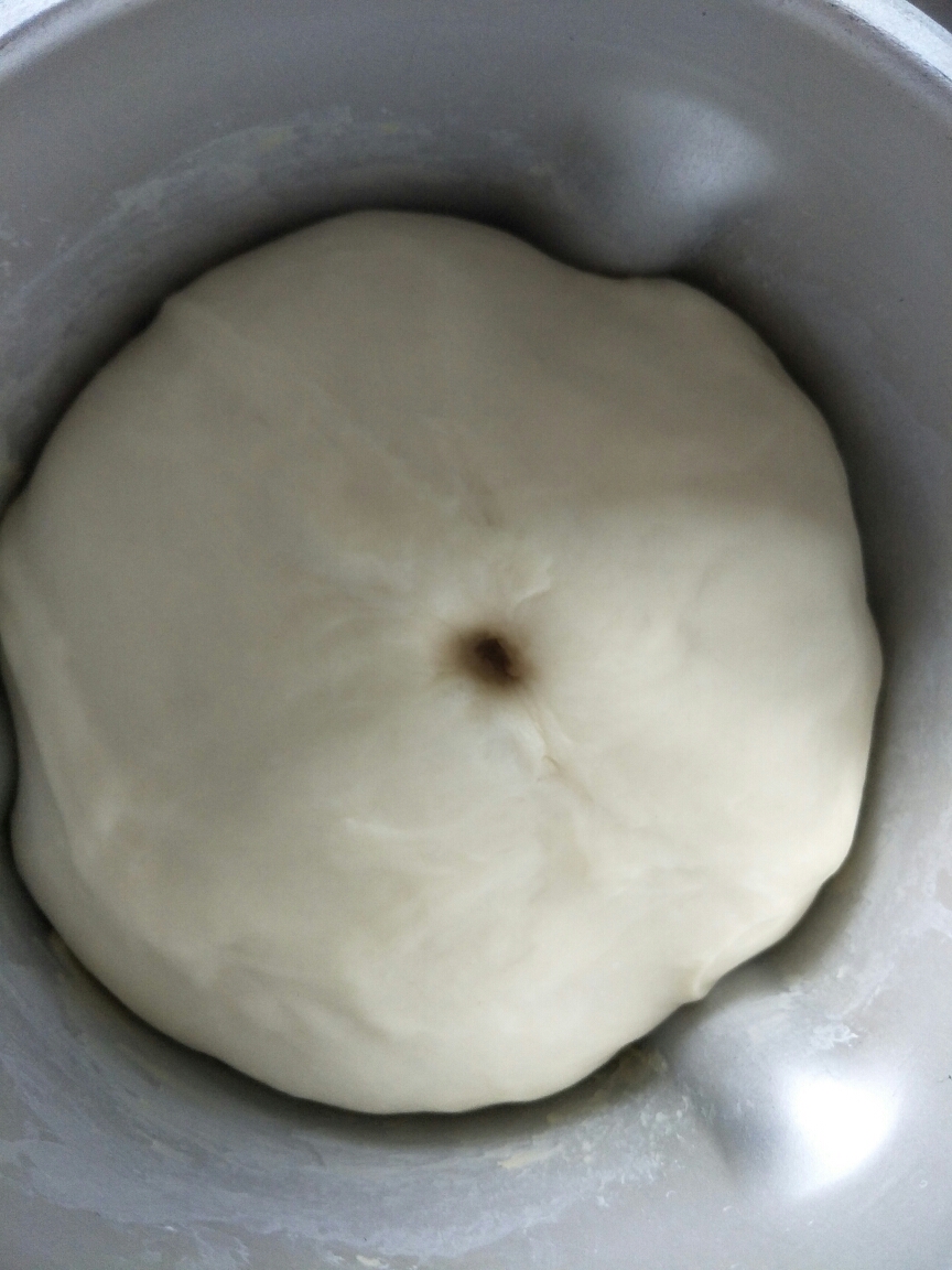 毛毛虫奶油面包的做法 步骤2