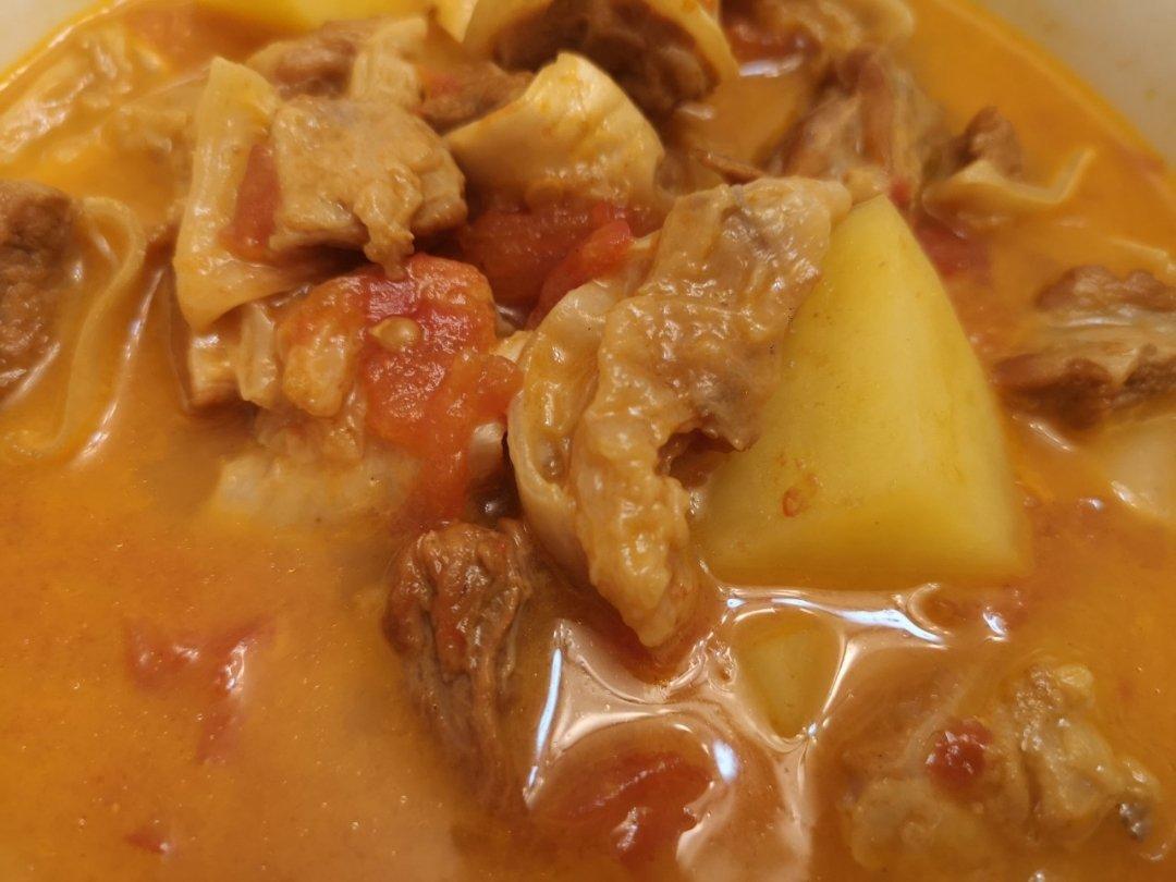 汤浓肉嫩的番茄牛腩，牛腩软烂秘法