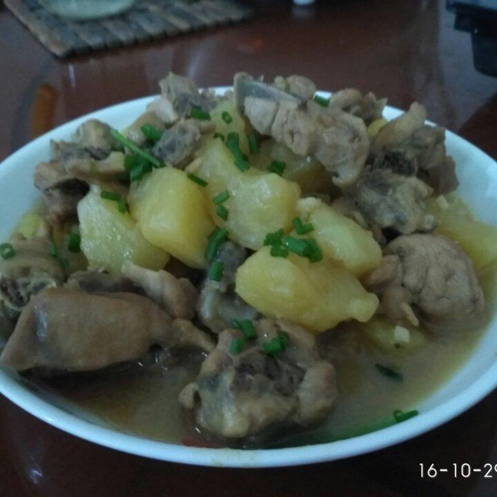 土豆炖鸡块
