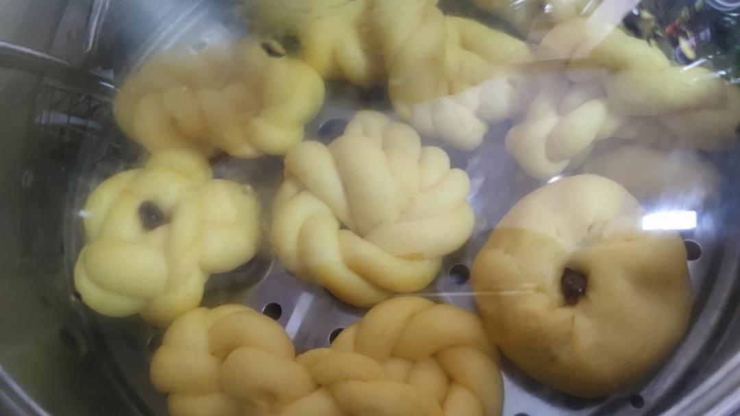 三个鸡蛋一碗面 不用油炸不用烤箱 做蒸麻花比面包更好吃