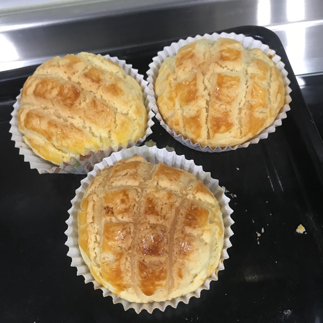 好吃到炸裂的港式菠萝包（附带制作酥皮的小视频）