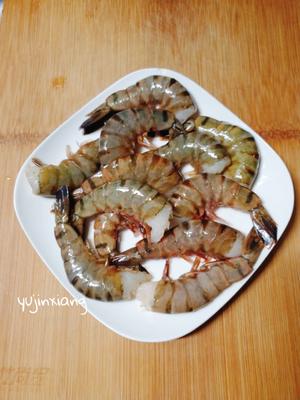 超满足的日式干烧大虾仁（日本料理长的秘诀）的做法 步骤1