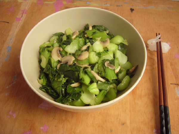 手捏菜炒蘑菇
