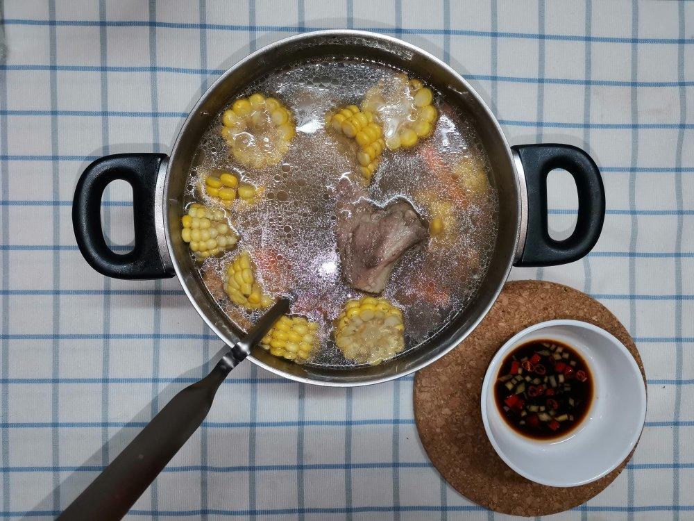 巨好喝的排骨玉米汤！（带蘸料）