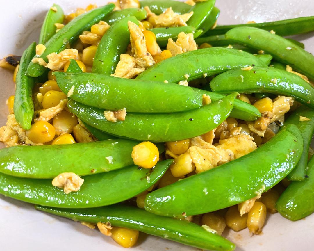 脆嫩又扛饿的蒜蛋玉米荷兰豆的做法