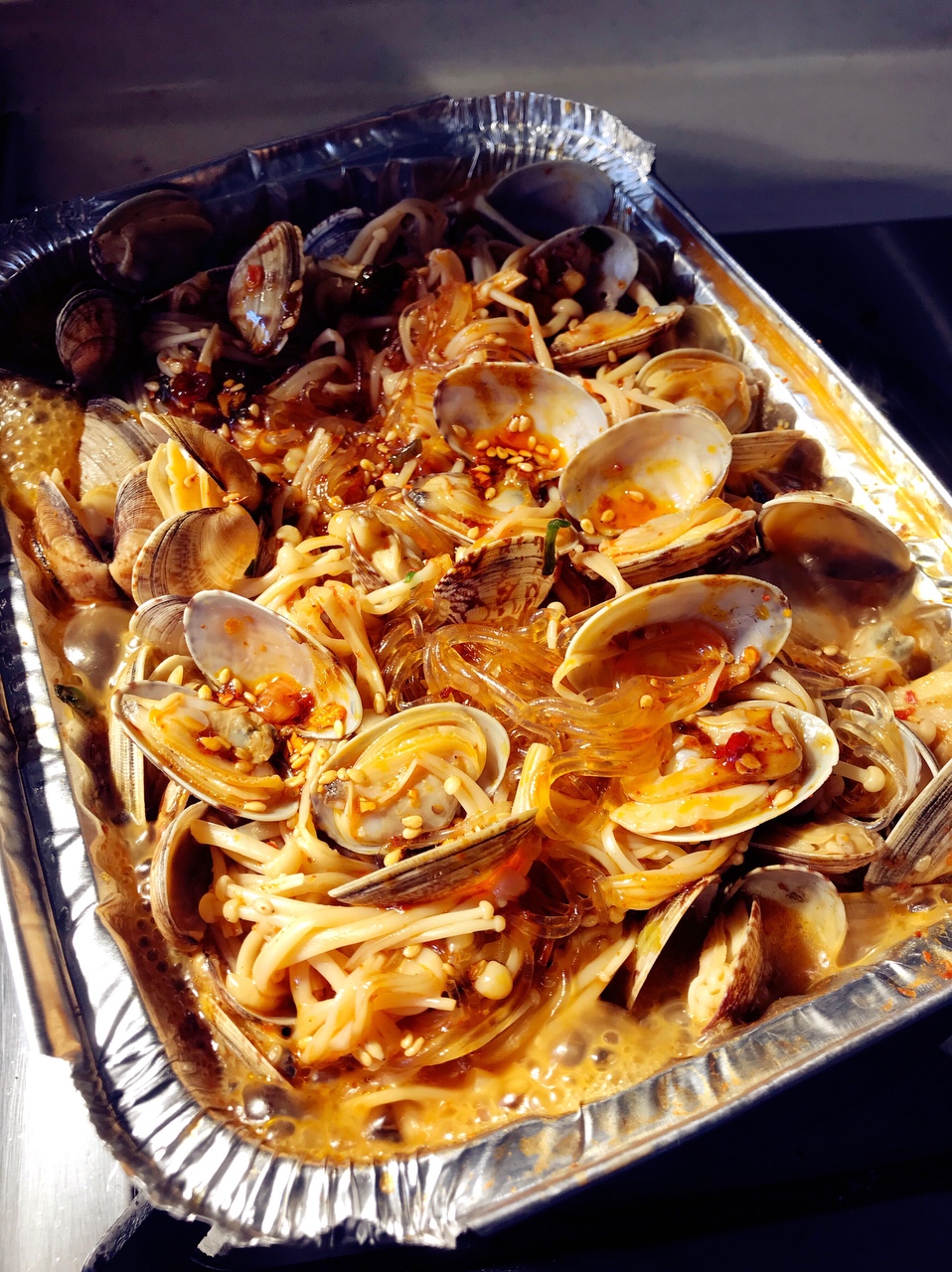 锡纸蛤蜊粉丝金针菇的做法