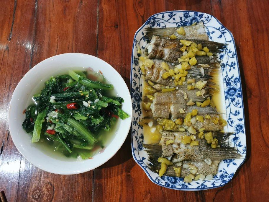 蒜姜蒸草鱼尾
