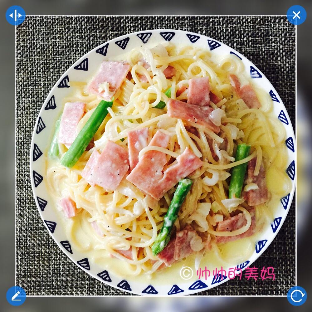 白蘑菇奶油培根意面