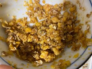 咸口神仙早餐-甜面酱咸蛋黄酥粒南瓜吐司布丁的做法 步骤12