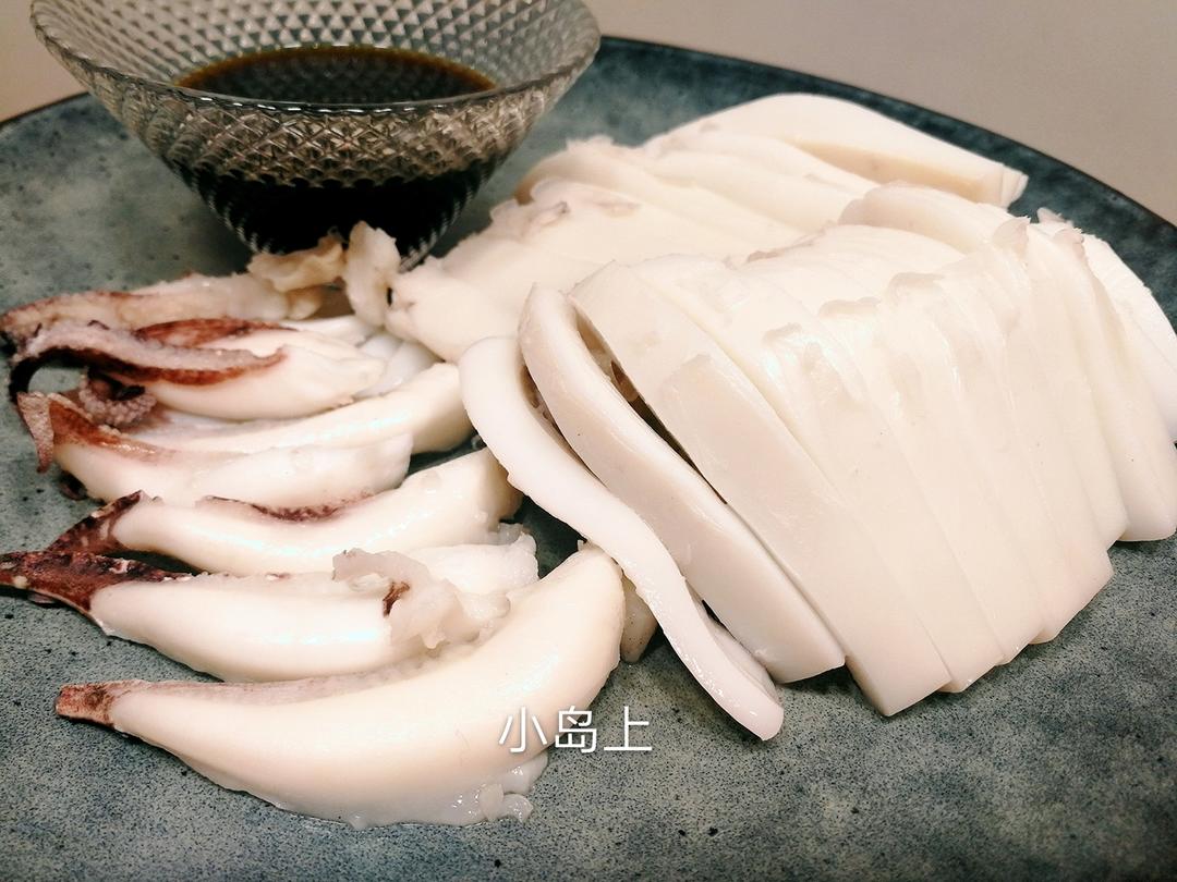 小岛上白灼墨鱼