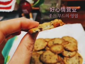 绝对低脂健康，做法简单的黑芝麻薄饼干的做法 步骤12
