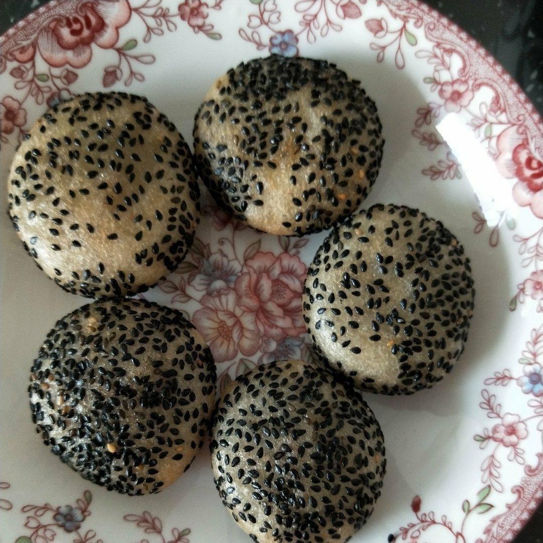 爱吃麻团。