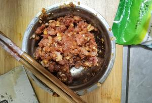 家常版豆腐泡酿肉的做法 步骤2