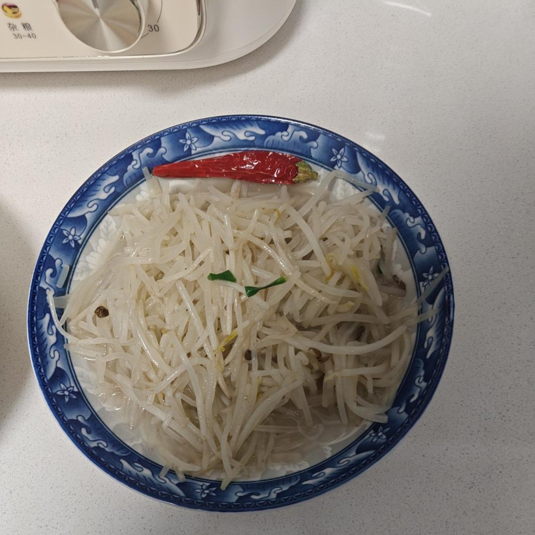 翡翠银芽（绿豆芽炒青椒）