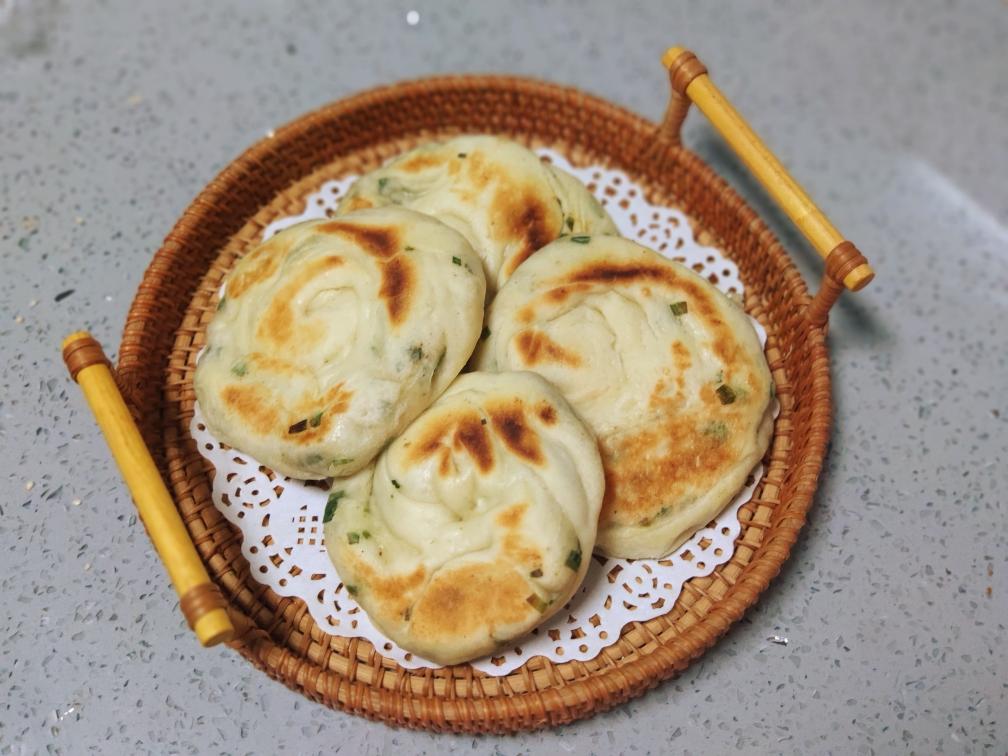 葱花饼，发面葱油饼，可煎可烤，煎饼松软，烤饼脆香的做法 步骤11