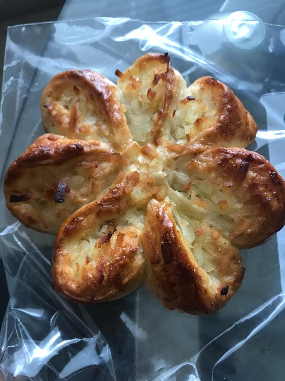 椰蓉花形面包