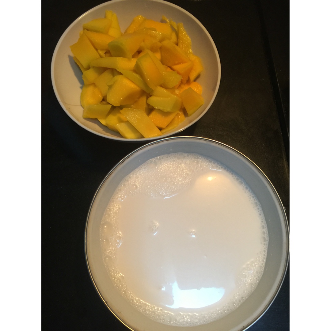 日本大热的草莓牛奶羊羹