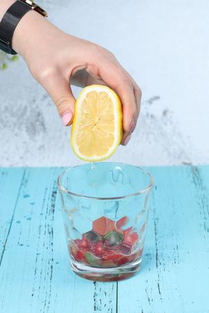 夏日特饮樱桃莫吉托柠檬水的做法 步骤3