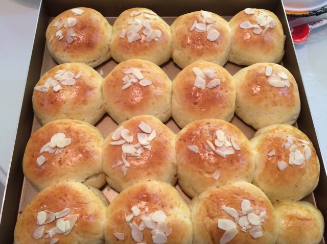 elevenchow做的玫瑰花奶油生日蛋糕