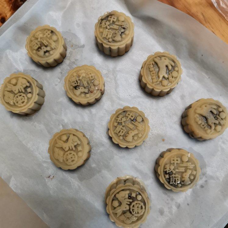 广式豆沙蛋黄月饼（步骤超详细，新手适用）