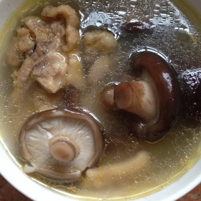 香菇炖鸡汤