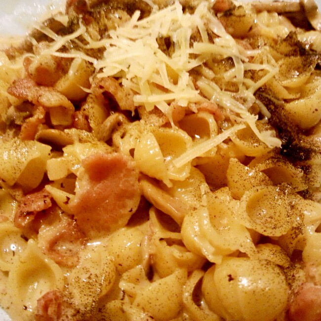 白蘑菇奶油培根意面