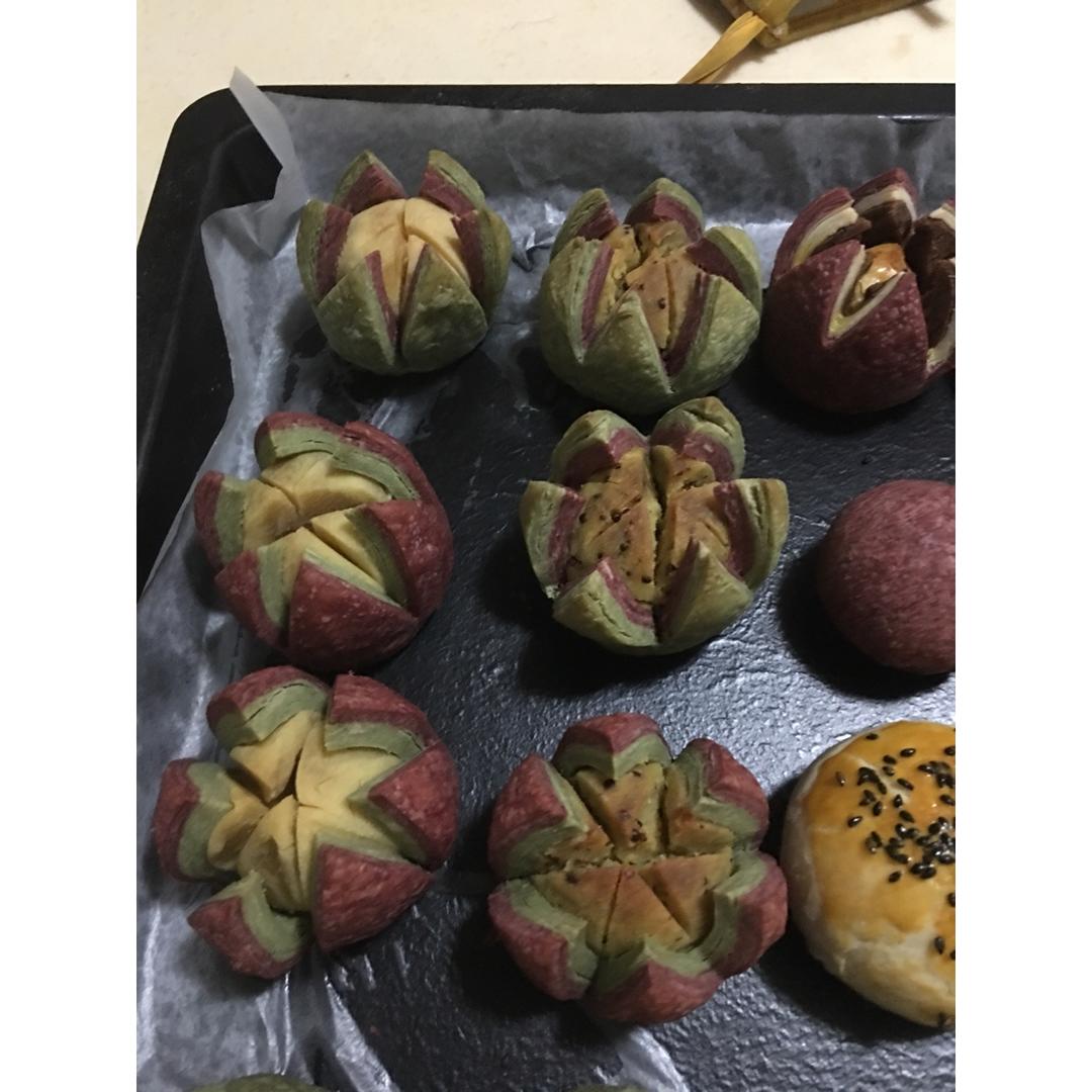 双色莲花酥