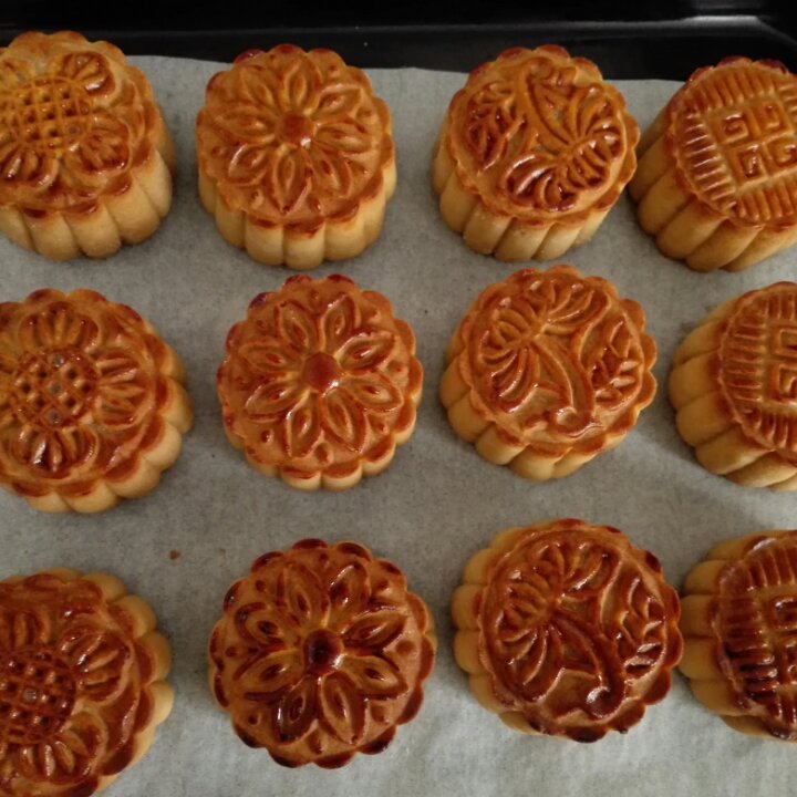 广式月饼—蛋黄莲蓉月饼