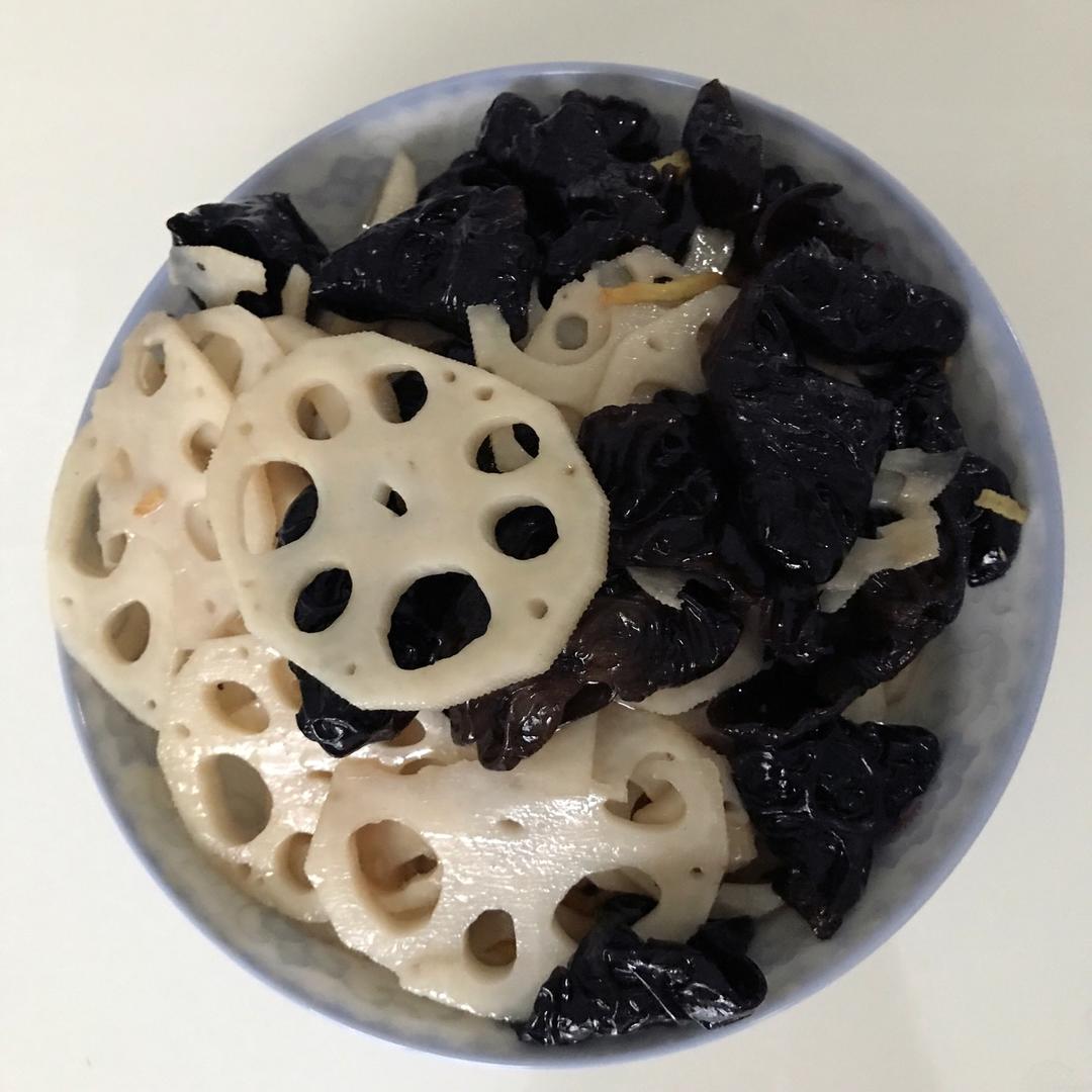 是小仙女啦做的凉拌藕片木耳