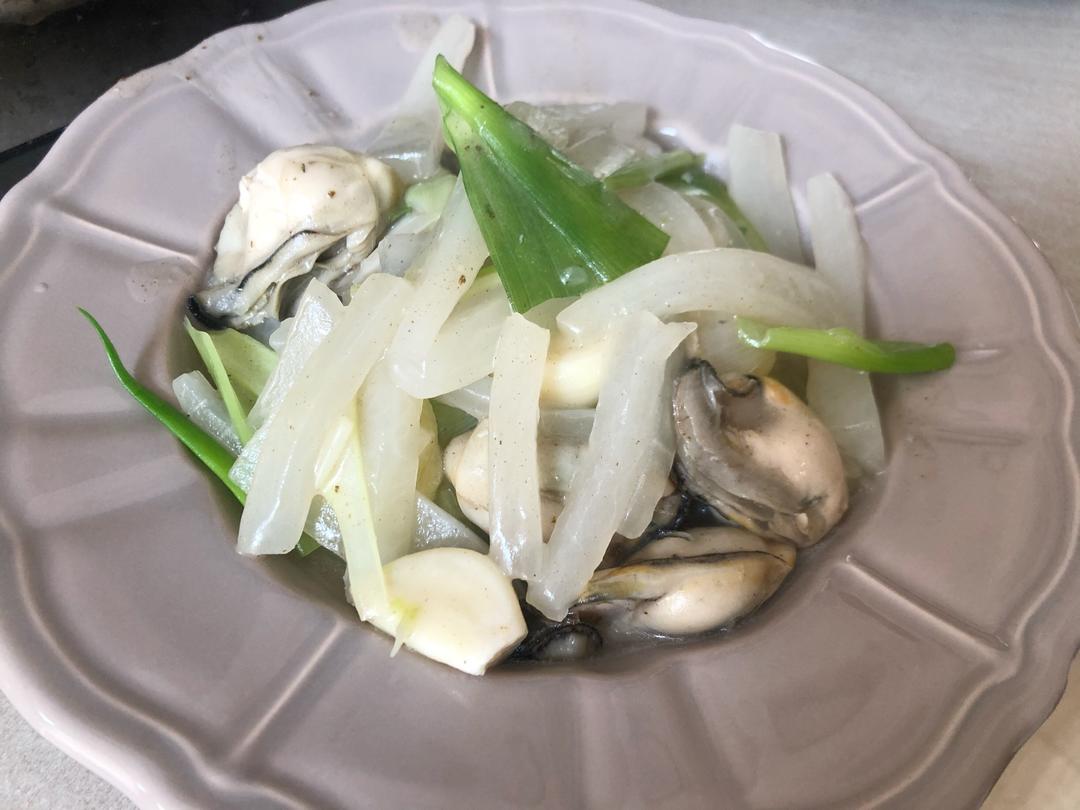 萝卜煮生蚝的做法
