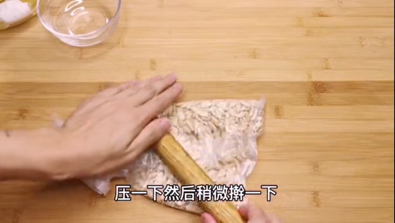 一碗面粉，一把花生，让你在家就能做酥得掉渣的花生酥饼的做法 步骤2