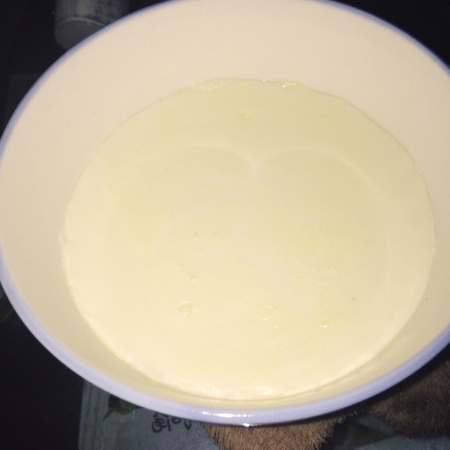 双皮奶（科学方子：淡奶油兑牛奶以假乱真乳脂达到8%的水牛奶，在家轻松做出正宗顺德味儿）