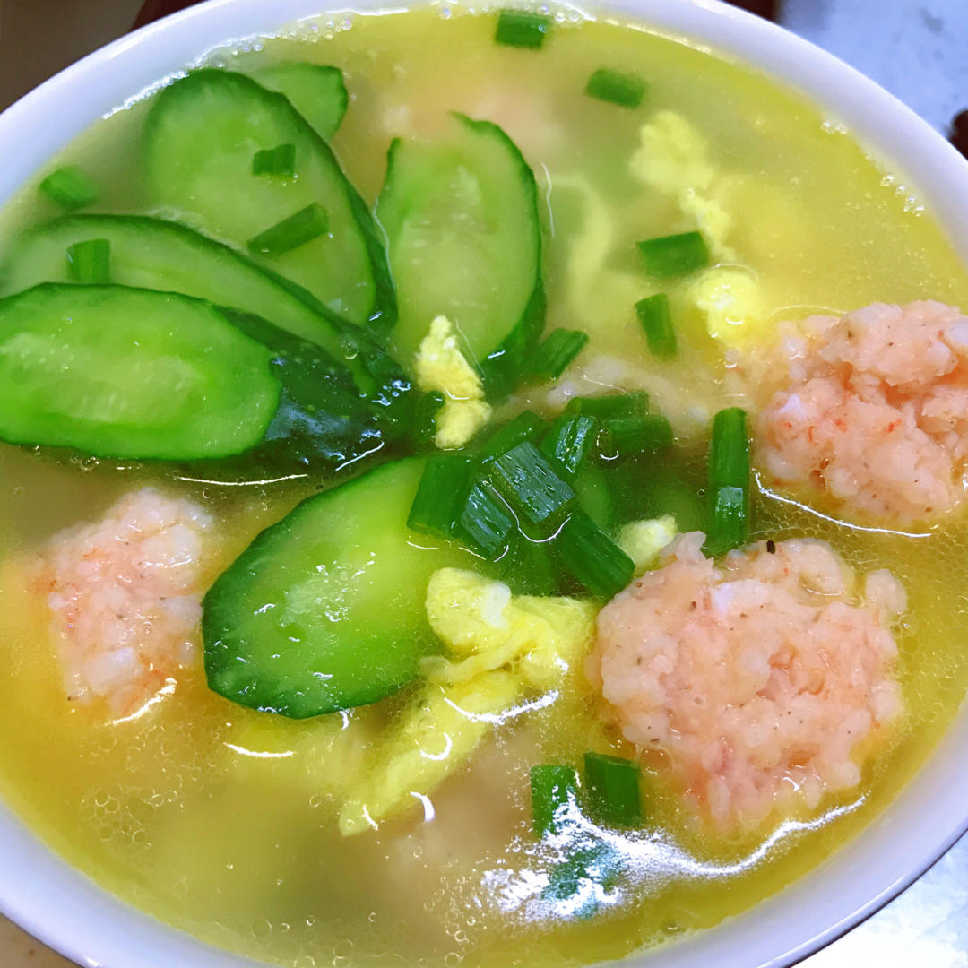 低卡饱腹、鲜美又爽口的黄瓜虾滑汤，减脂必备
