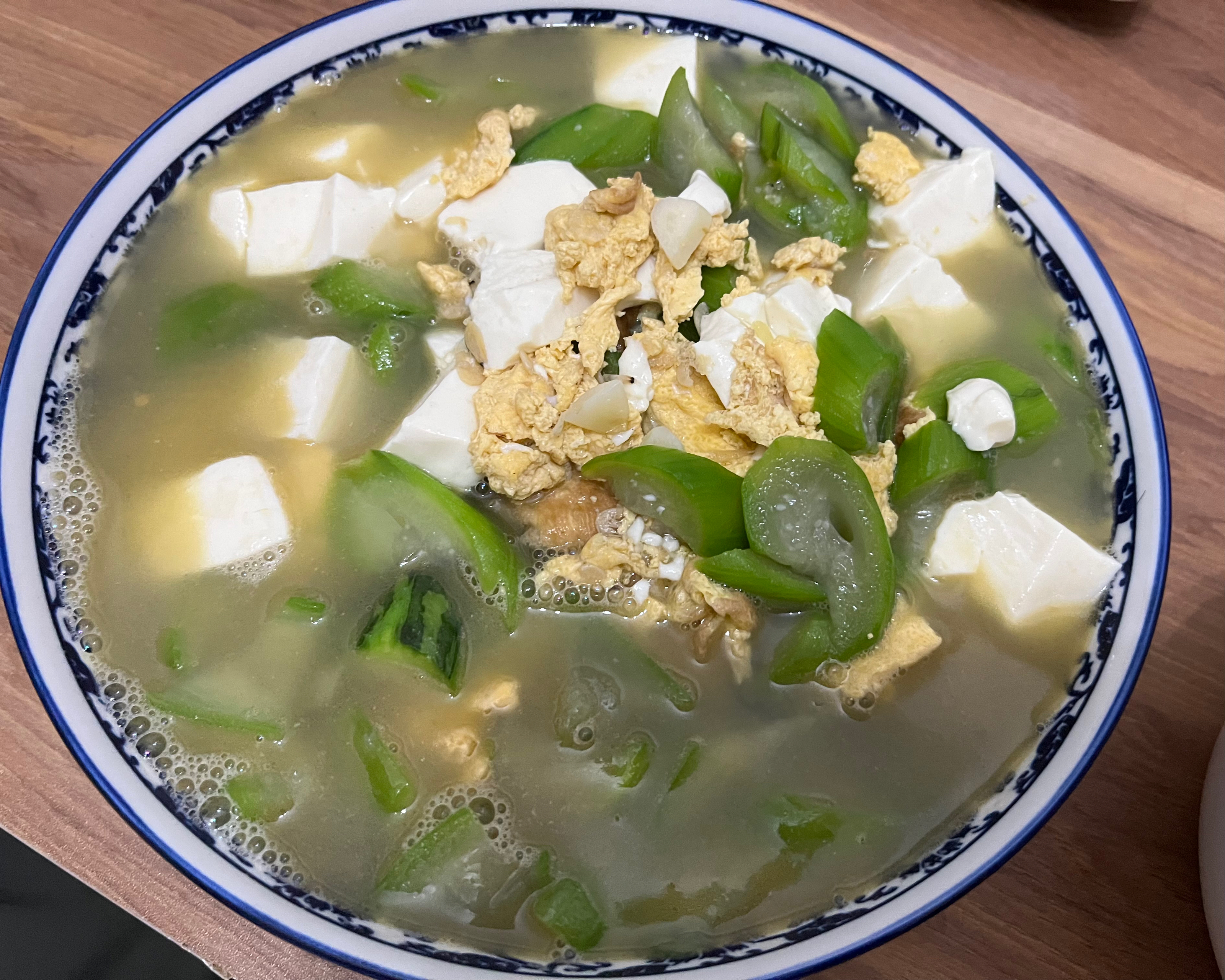 丝瓜鸡蛋豆腐汤