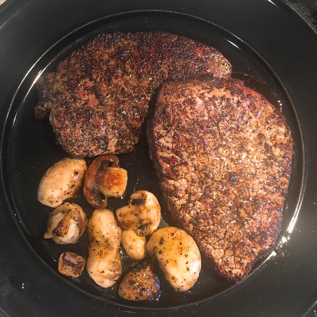 四分钟煎好一块鲜嫩多汁的牛排