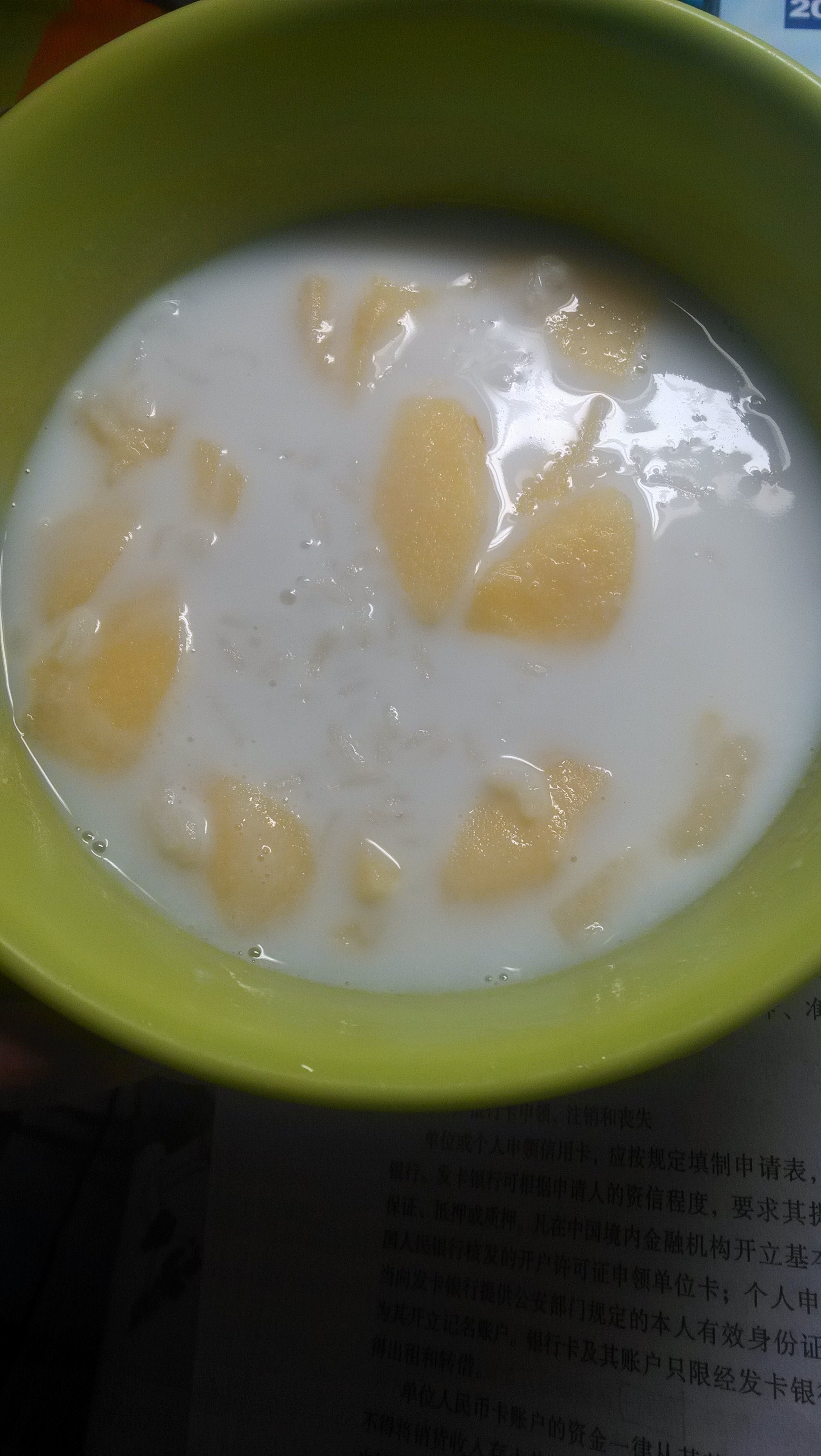 一言心同学做的牛奶苹果泥