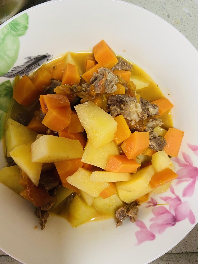 不加一滴水超美味的番茄土豆炖牛肉（懒人菜）